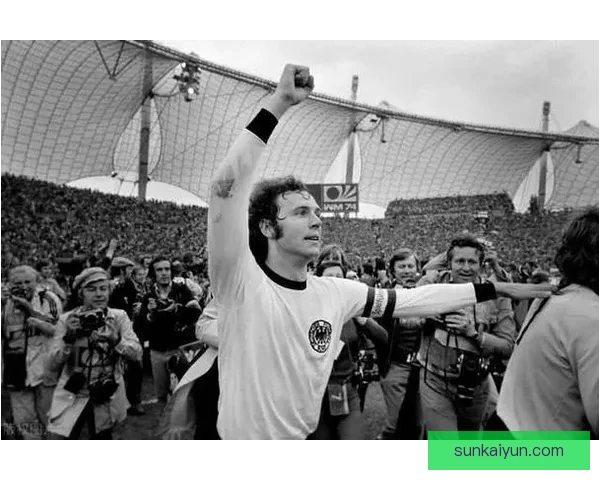 贝肯鲍尔战术成熟度持续提升，影响现代足球理念深远尤其在防守组织方面。